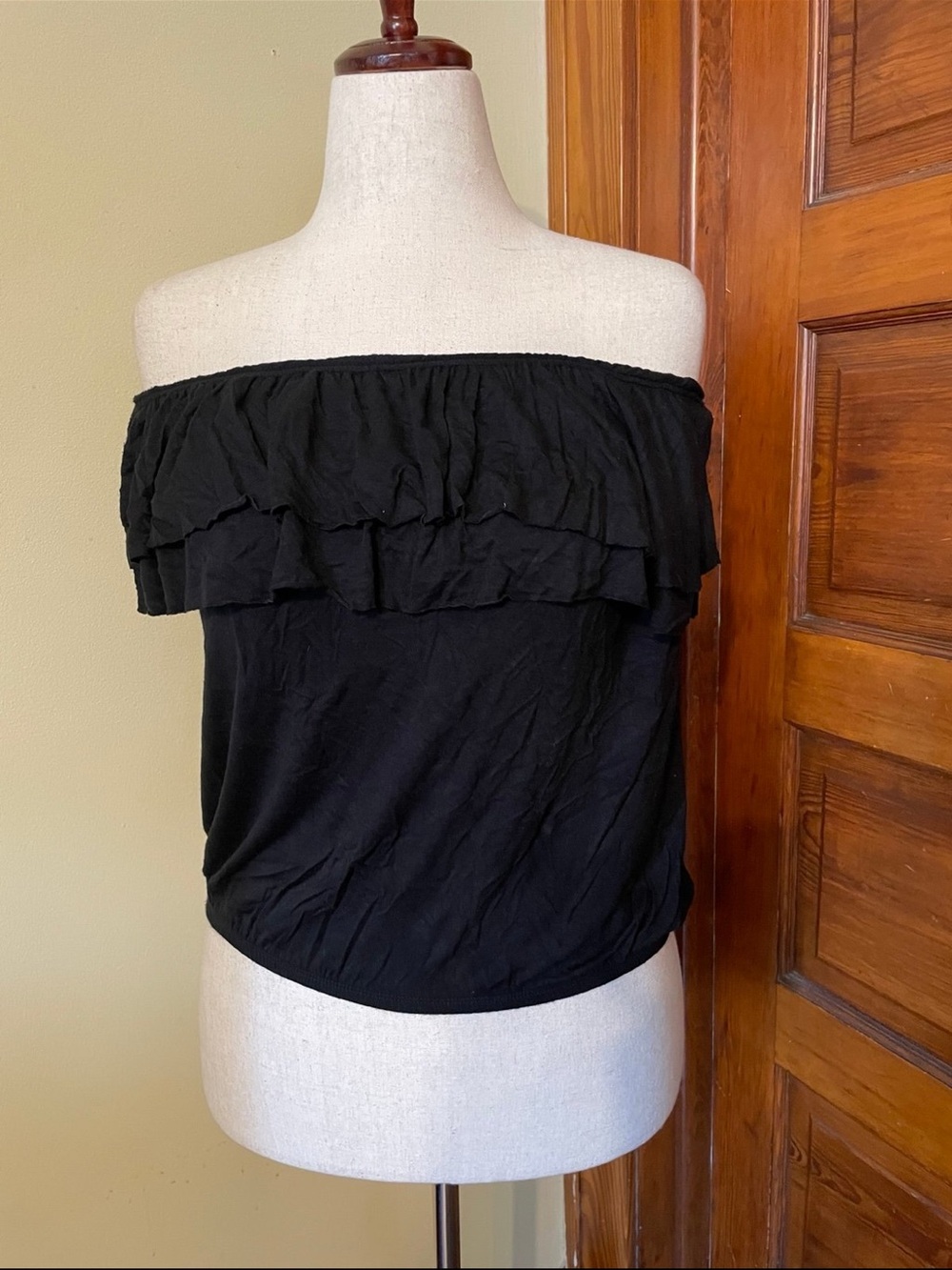 Women’s Black Strapless Ruffle Camisole